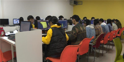 重慶足下軟件學(xué)院成功承辦“巴渝工匠”杯首屆重慶市互聯(lián)網(wǎng)信息技術(shù)職業(yè)技能競賽，為重慶軟件開發(fā)人才搭建高水準(zhǔn)競技舞臺
